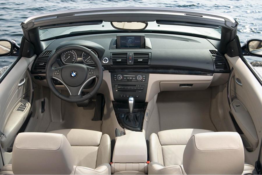  BMW 1-Series Convertible 2011 года  (фото 16 из 69)